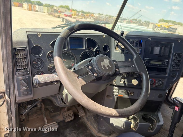 image for item EP7579 2013 Mack CXU613 semi truck