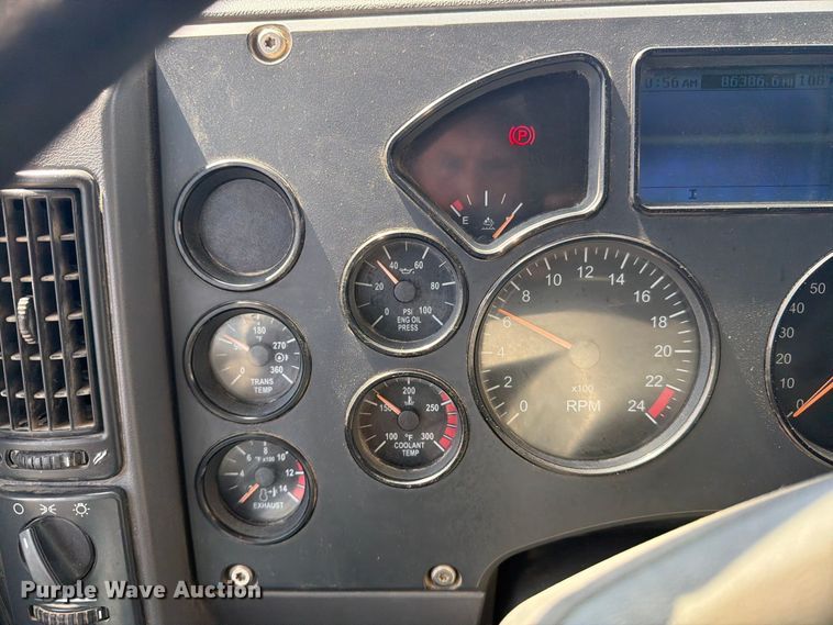 image for item EP7579 2013 Mack CXU613 semi truck