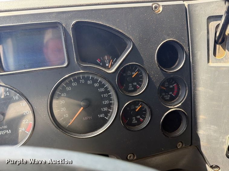 image for item EP7579 2013 Mack CXU613 semi truck