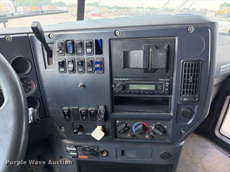 image for item EP7579 2013 Mack CXU613 semi truck