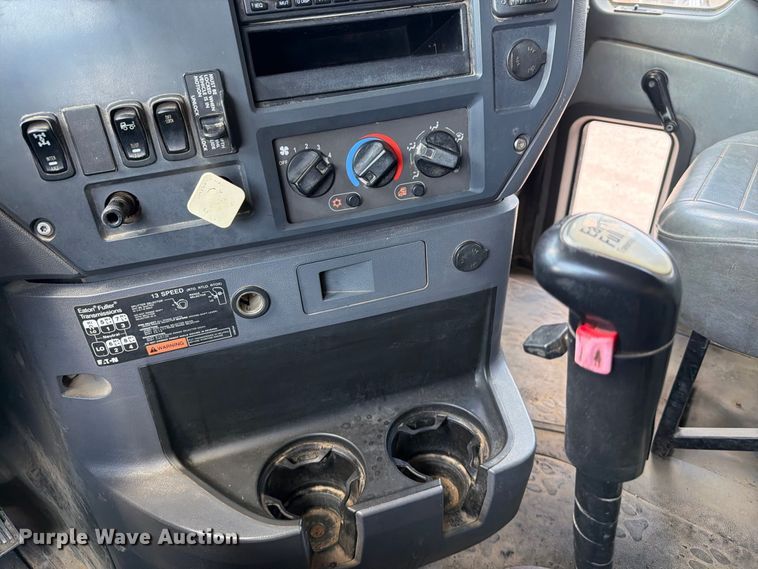 image for item EP7579 2013 Mack CXU613 semi truck