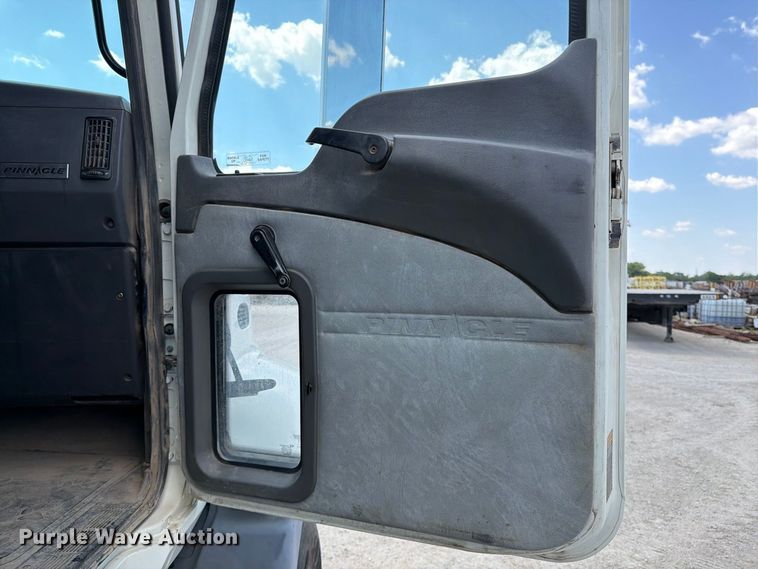 image for item EP7579 2013 Mack CXU613 semi truck
