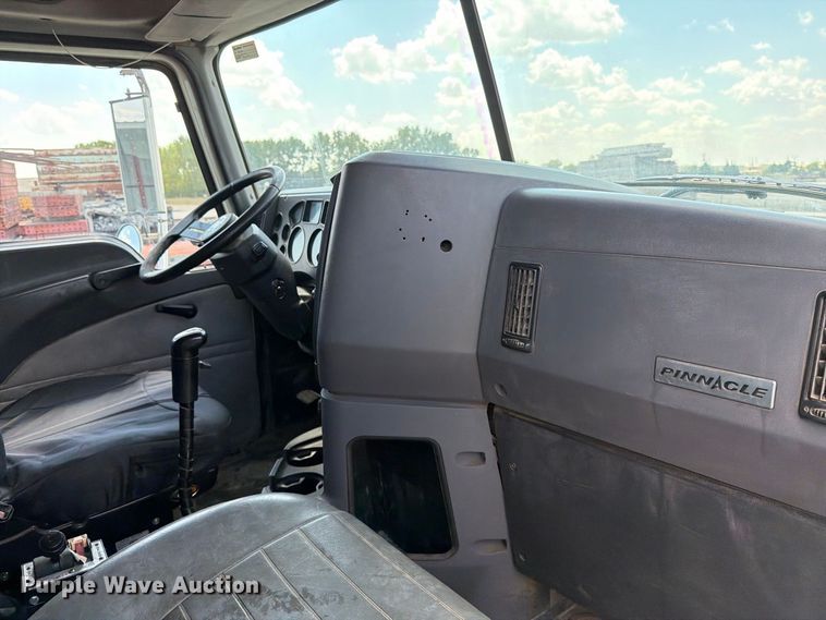 image for item EP7579 2013 Mack CXU613 semi truck