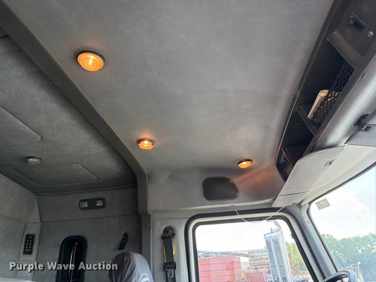 image for item EP7579 2013 Mack CXU613 semi truck