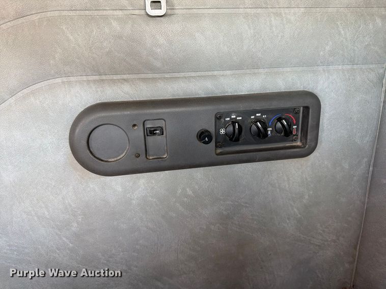 image for item EP7579 2013 Mack CXU613 semi truck