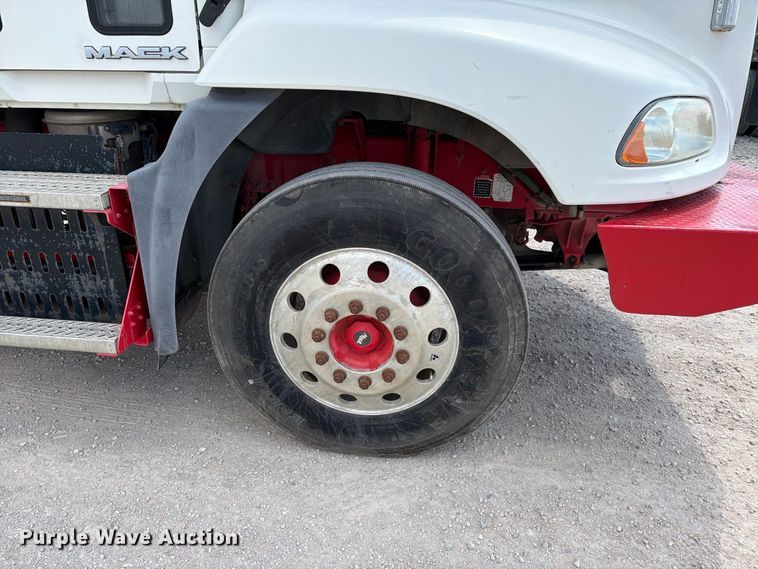 image for item EP7579 2013 Mack CXU613 semi truck