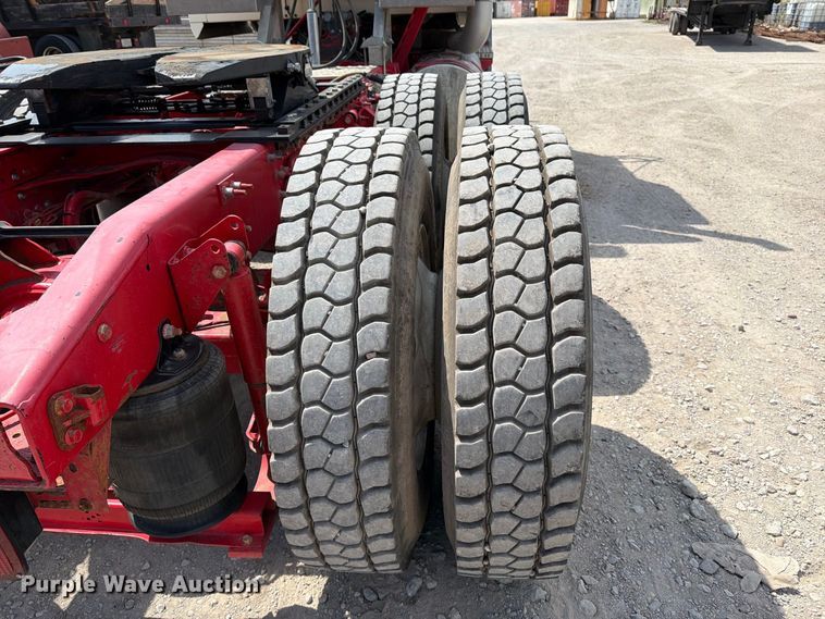 image for item EP7579 2013 Mack CXU613 semi truck