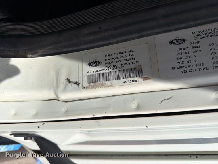 image for item EP7579 2013 Mack CXU613 semi truck
