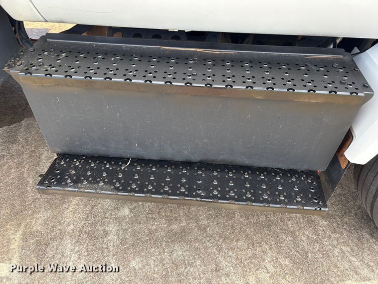 image for item EU0872 2017 Ford F750 bucket truck