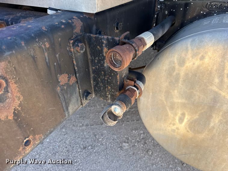 image for item EW4265 1987 Peterbilt 567 semi truck