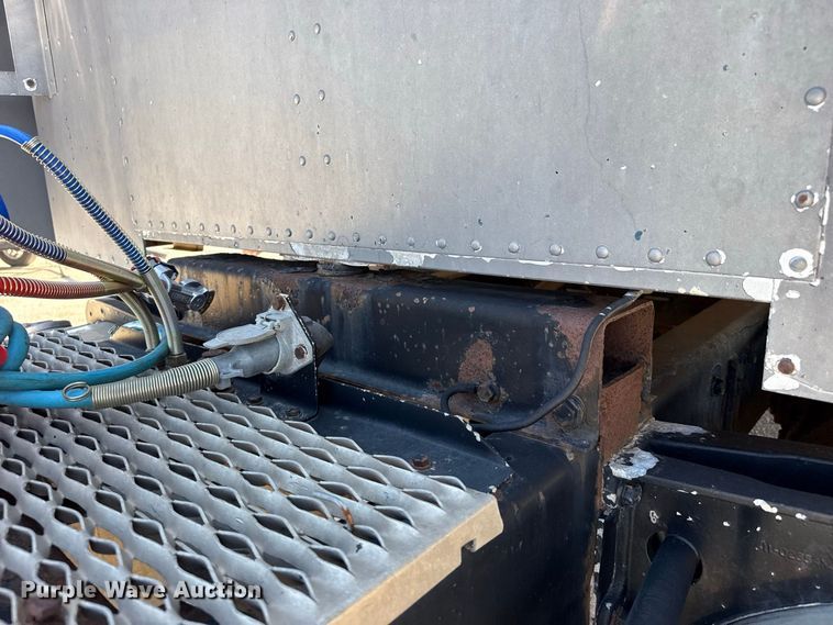 image for item EW4265 1987 Peterbilt 567 semi truck