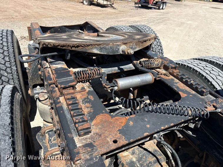 image for item EW4265 1987 Peterbilt 567 semi truck