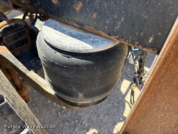 image for item EW4265 1987 Peterbilt 567 semi truck