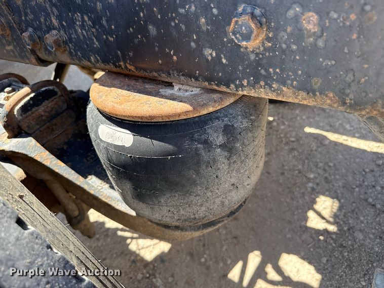 image for item EW4265 1987 Peterbilt 567 semi truck