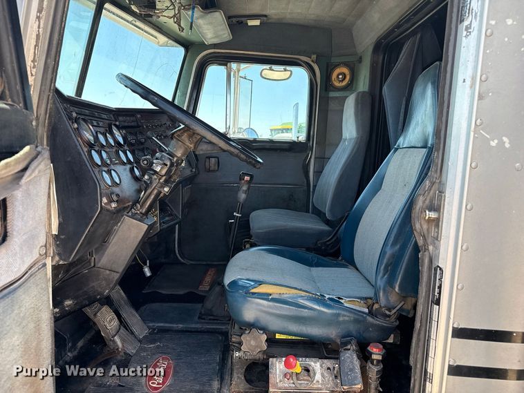 image for item EW4265 1987 Peterbilt 567 semi truck