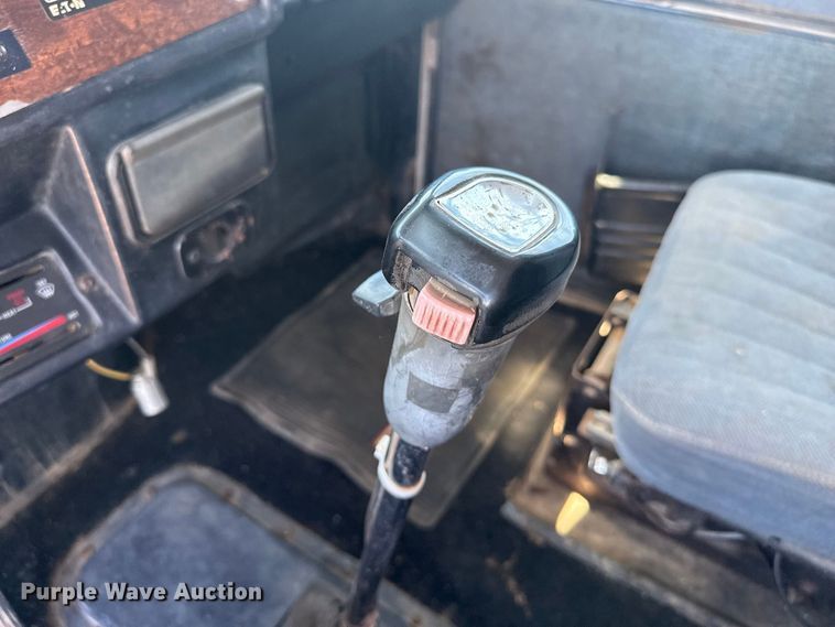 image for item EW4265 1987 Peterbilt 567 semi truck