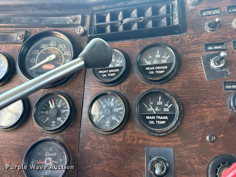 image for item EW4265 1987 Peterbilt 567 semi truck