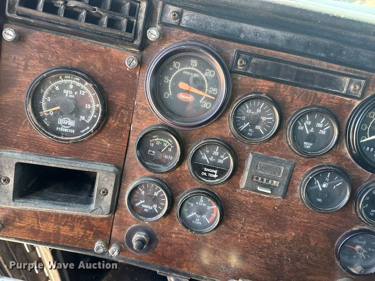 image for item EW4265 1987 Peterbilt 567 semi truck
