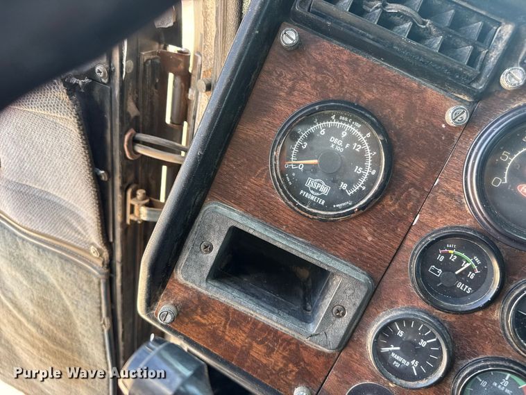 image for item EW4265 1987 Peterbilt 567 semi truck