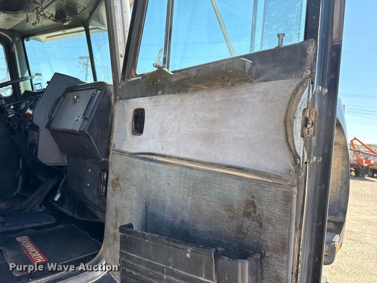 image for item EW4265 1987 Peterbilt 567 semi truck