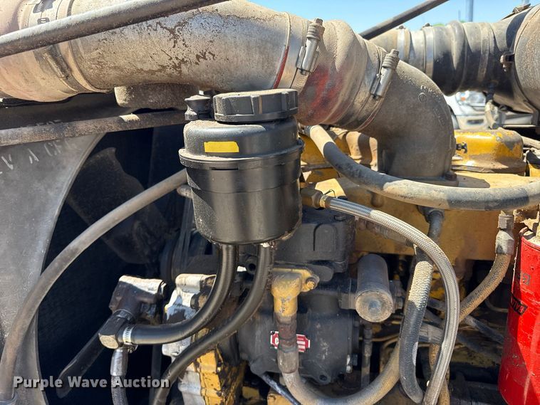 image for item EW4265 1987 Peterbilt 567 semi truck