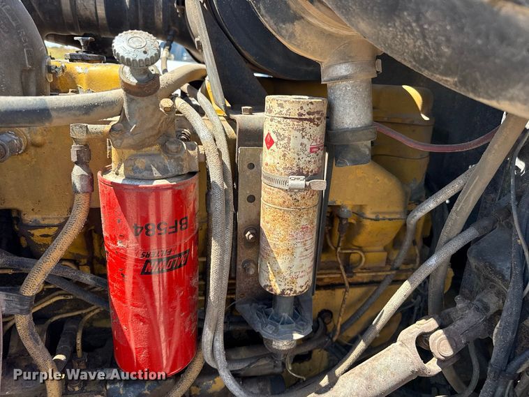 image for item EW4265 1987 Peterbilt 567 semi truck
