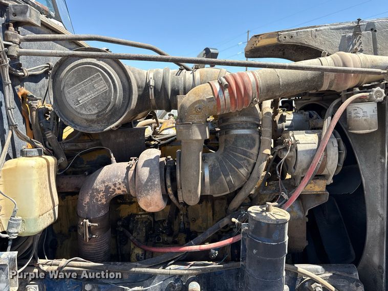 image for item EW4265 1987 Peterbilt 567 semi truck