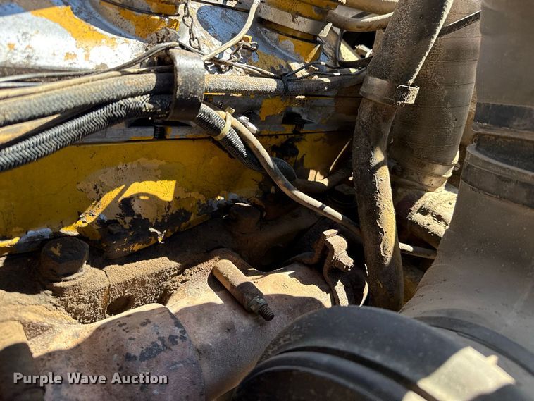 image for item EW4265 1987 Peterbilt 567 semi truck