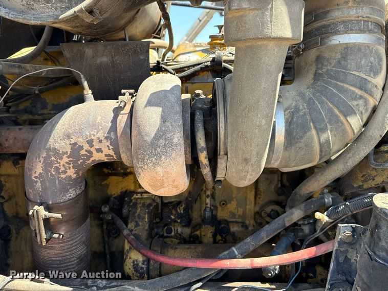 image for item EW4265 1987 Peterbilt 567 semi truck
