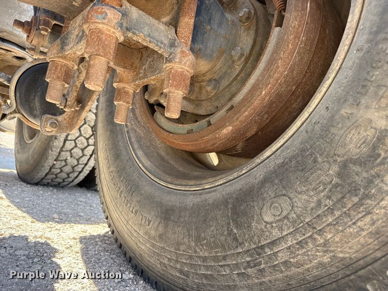 image for item EW4265 1987 Peterbilt 567 semi truck