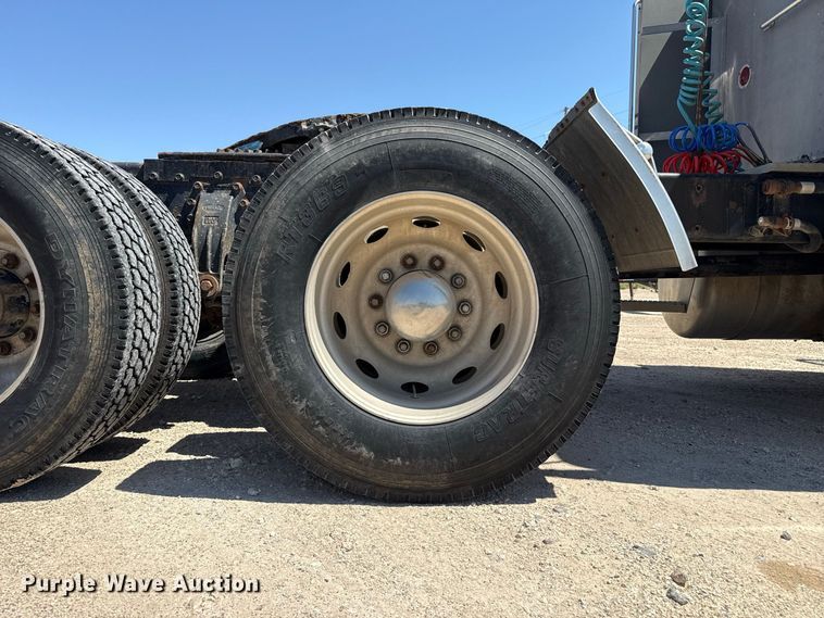 image for item EW4265 1987 Peterbilt 567 semi truck
