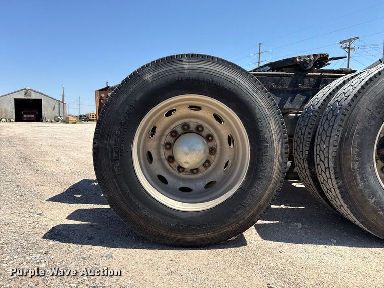 image for item EW4265 1987 Peterbilt 567 semi truck