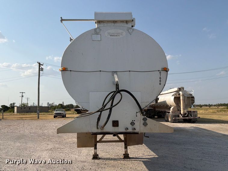 image for item EW8626 2008 Pinion feed delivery trailer