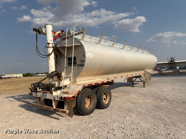 image for item EW8626 2008 Pinion feed delivery trailer