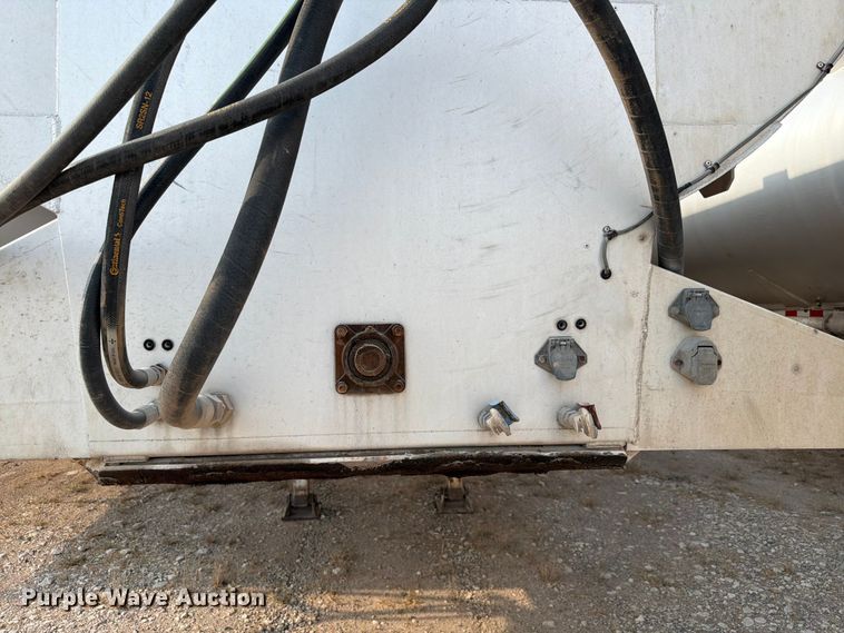 image for item EW8626 2008 Pinion feed delivery trailer