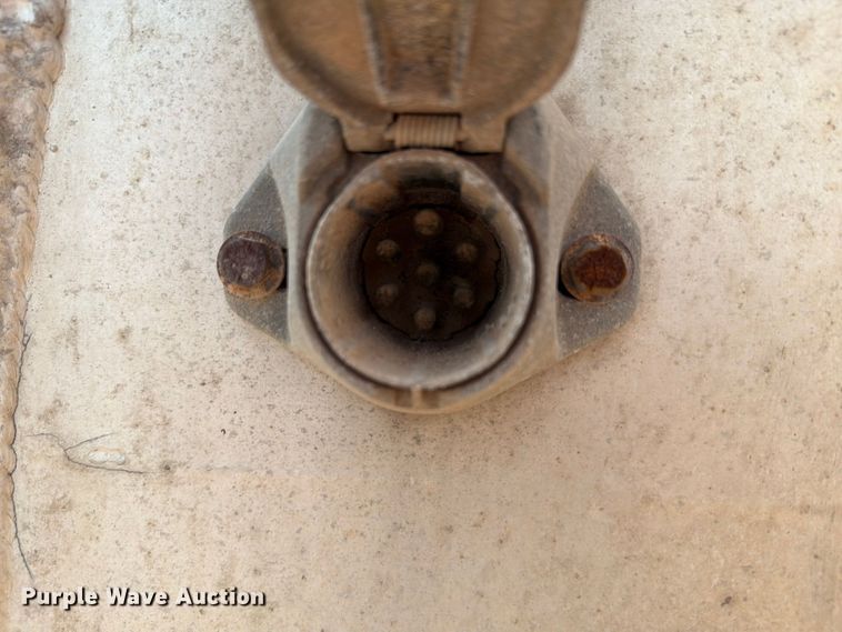 image for item EW8626 2008 Pinion feed delivery trailer