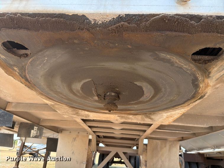 image for item EW8626 2008 Pinion feed delivery trailer