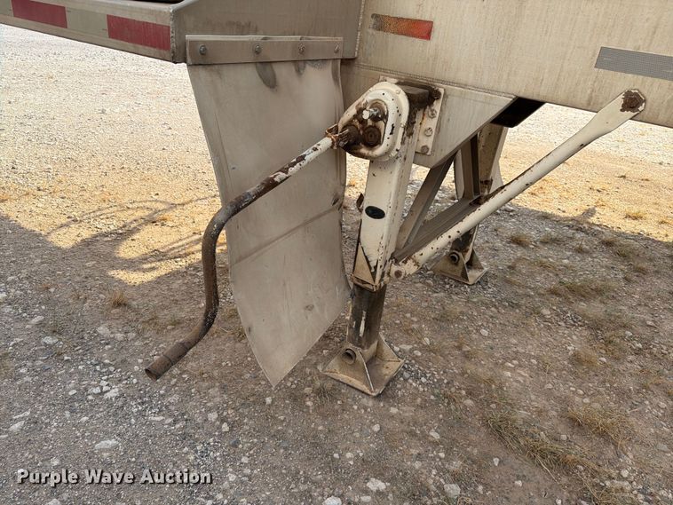 image for item EW8626 2008 Pinion feed delivery trailer