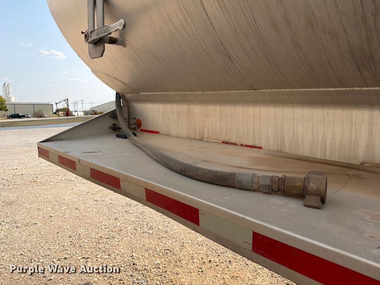 image for item EW8626 2008 Pinion feed delivery trailer