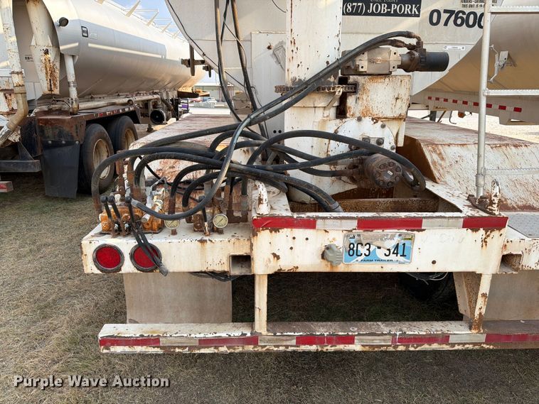 image for item EW8626 2008 Pinion feed delivery trailer