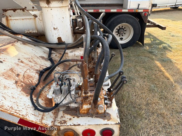 image for item EW8626 2008 Pinion feed delivery trailer