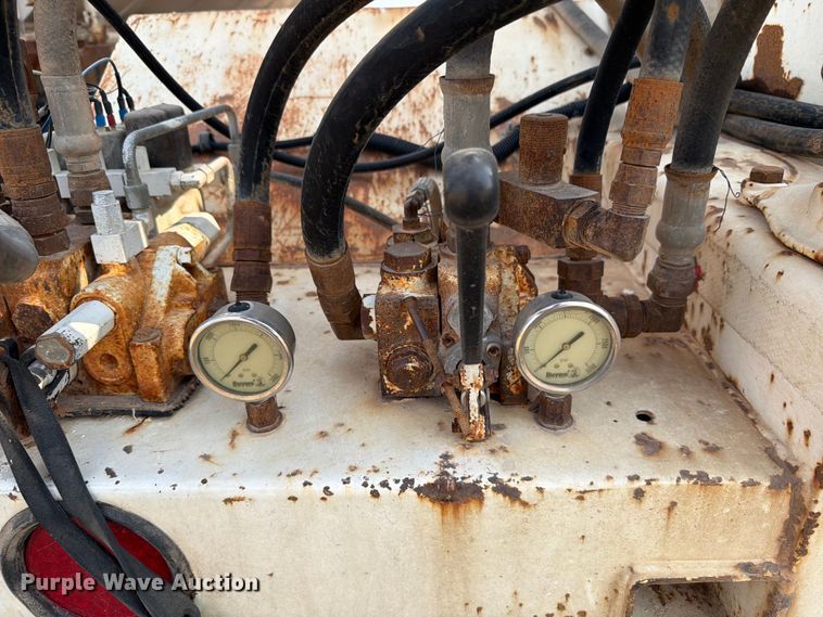 image for item EW8626 2008 Pinion feed delivery trailer
