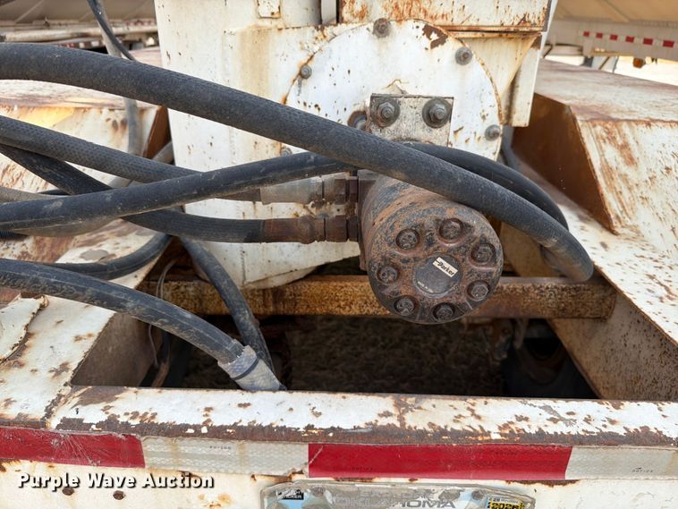 image for item EW8626 2008 Pinion feed delivery trailer