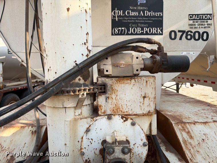 image for item EW8626 2008 Pinion feed delivery trailer