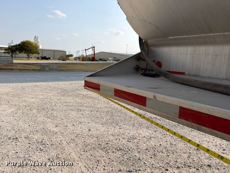 image for item EW8626 2008 Pinion feed delivery trailer