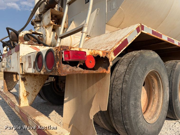 image for item EW8626 2008 Pinion feed delivery trailer