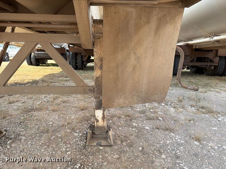 image for item EW8626 2008 Pinion feed delivery trailer