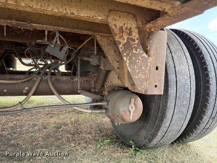 image for item EW8626 2008 Pinion feed delivery trailer