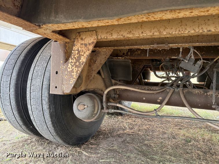 image for item EW8626 2008 Pinion feed delivery trailer