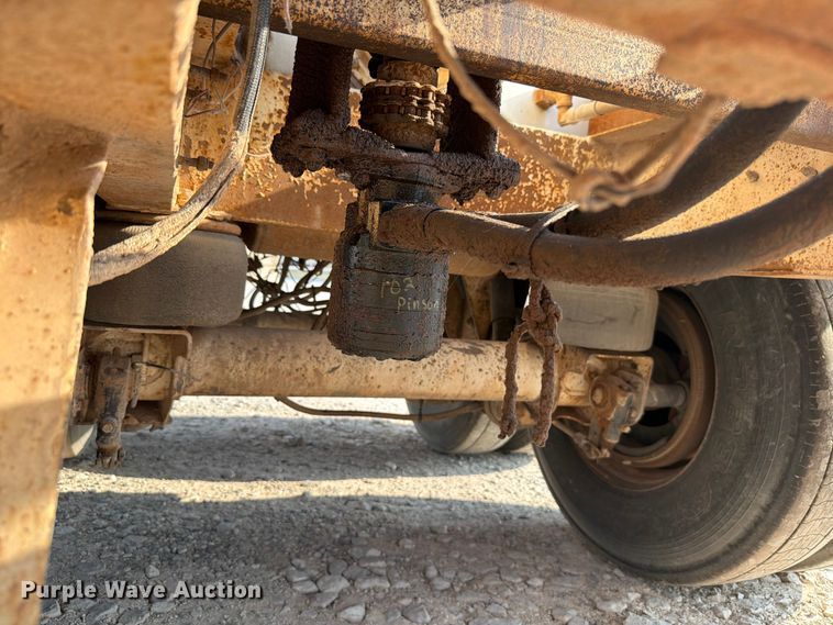 image for item EW8626 2008 Pinion feed delivery trailer